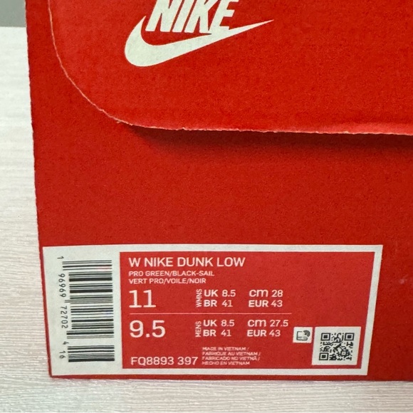 Nike Dunk Low Womens Green Snake FQ8893-397 Size 11W/9.5M Brand New 💯 Authentic - Picture 13 of 13